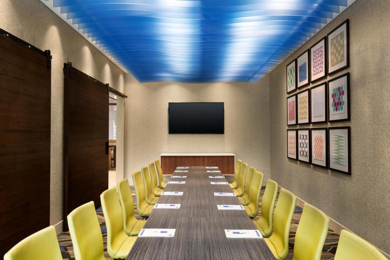 Holiday Inn Express & Suites - Canton By Ihg Exterior foto